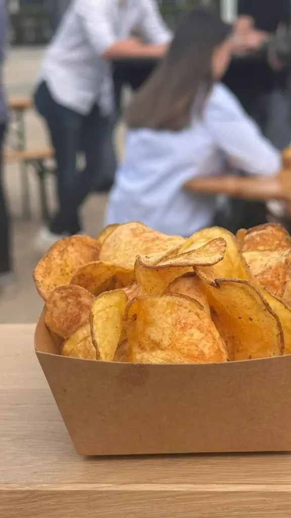 Chippies van De Goey-Koot in een bakje